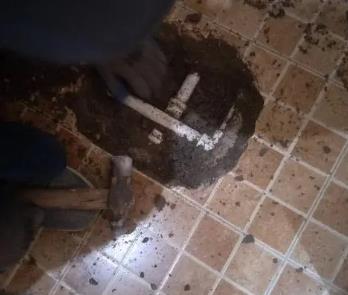 友谊卫生间漏水维修公司为您分享下卫生间渗水如何处理及注意事项